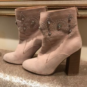 Champagne with studs Booties ✨ size 9